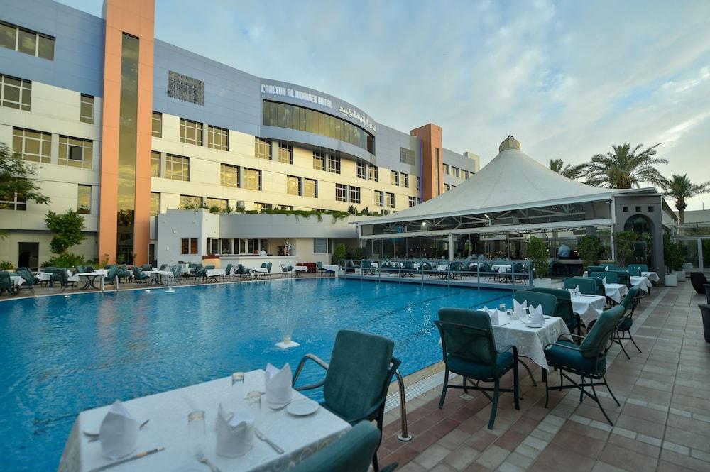 カールトン アル モアイベッド ホテル ダンマーム エクステリア 写真 The swimming pool at the hotel