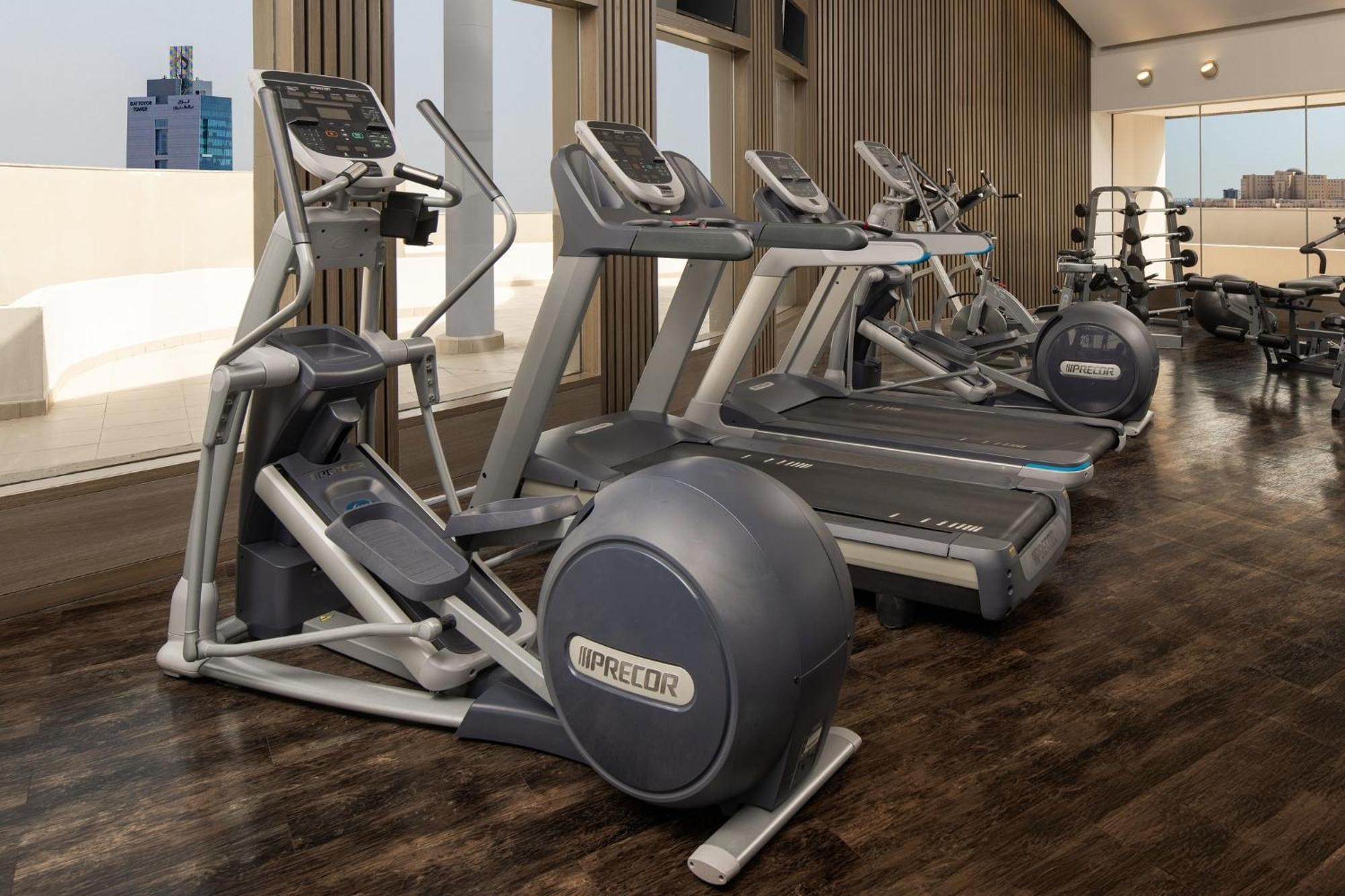 カールトン アル モアイベッド ホテル ダンマーム エクステリア 写真 A Precor elliptical trainer