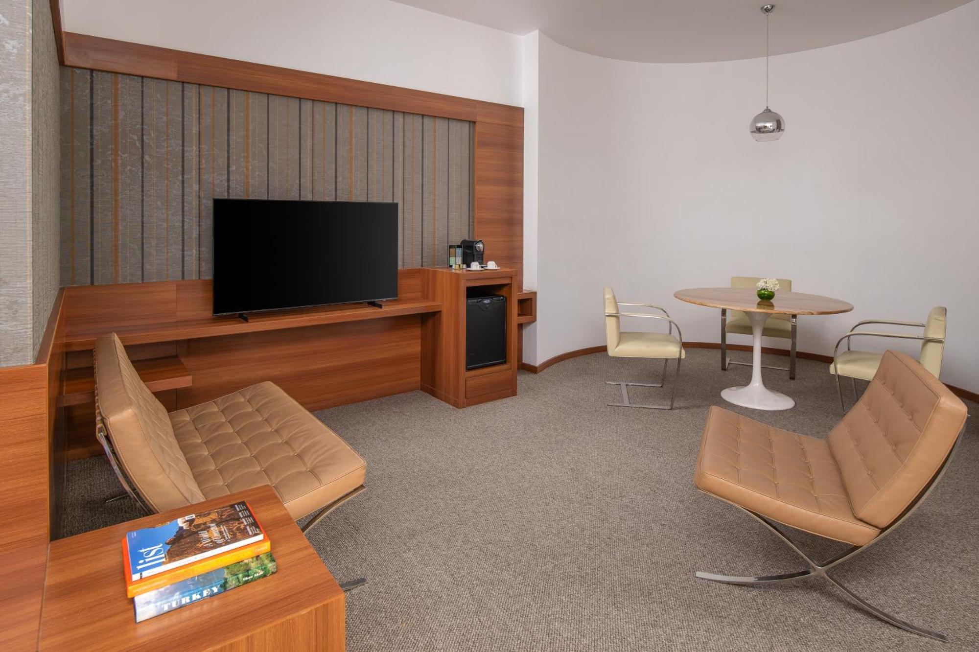 カールトン アル モアイベッド ホテル ダンマーム エクステリア 写真 A suite at the hotel