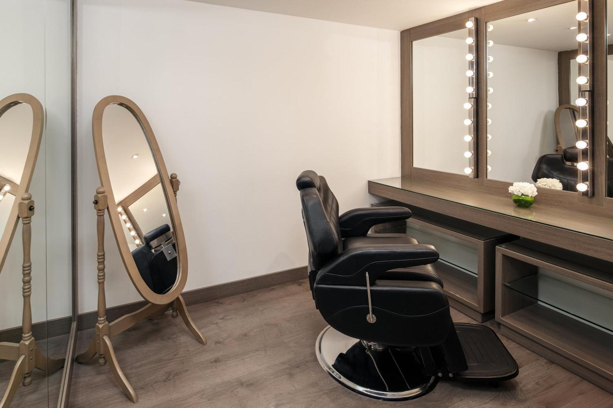 カールトン アル モアイベッド ホテル ダンマーム エクステリア 写真 The salon's interior