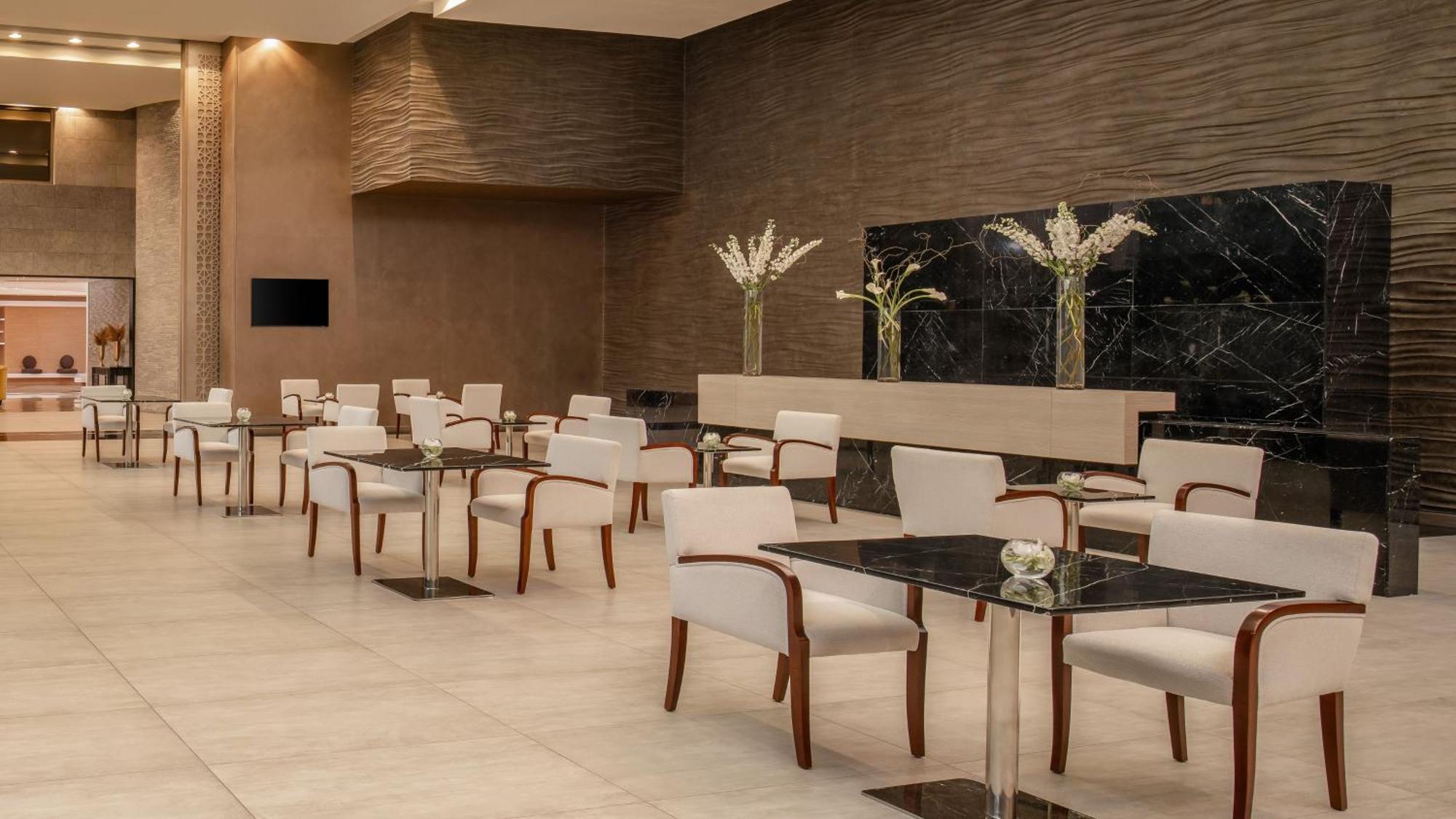 カールトン アル モアイベッド ホテル ダンマーム エクステリア 写真 The lounge at the airport